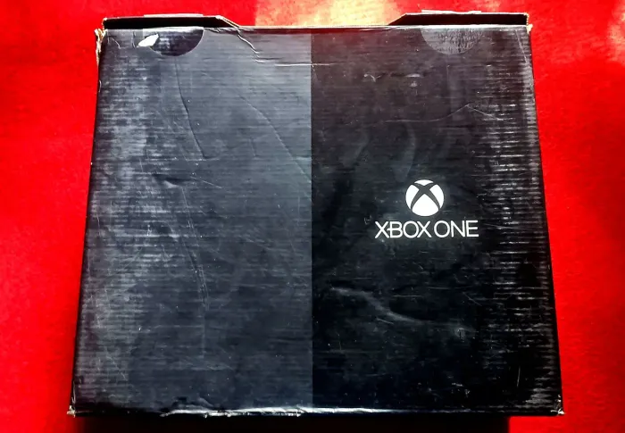 Caixa do x box one FAT edição day 1
