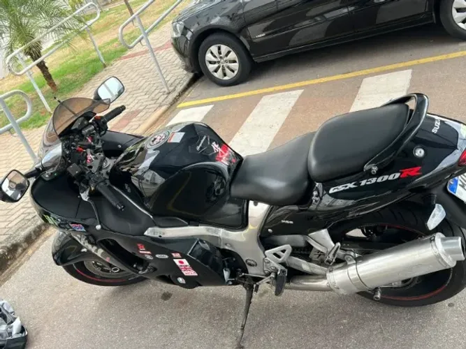 VENDO MOTO SUZUKI HYABUSA GSX 1300 ANO 2006 COM EXCELENTE ESTADO DE CONSERVAÇÃO