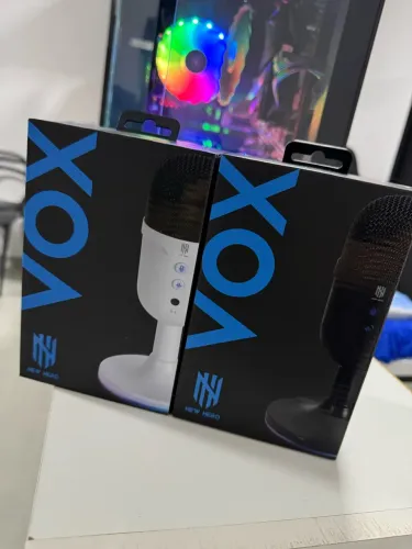 Microfone Gamer New Hero Vox RGB USB - Preto ou Branco