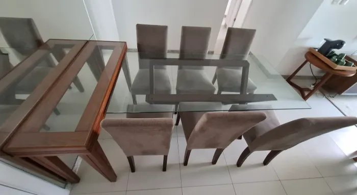 Mesa de Vidro com Aparador e 6 Cadeiras