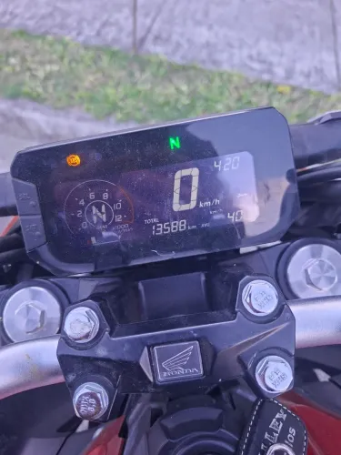 Moto Twitter 300