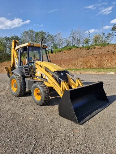 Retro Escavadeira JCB 3c ano 2012 tração 4x2