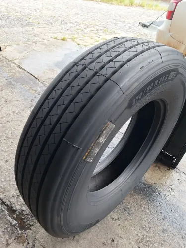 Pneu 275 80 22.5 Michelin (reformado)