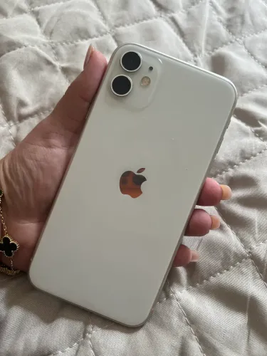 Vendo iPhone 11 todo bom
