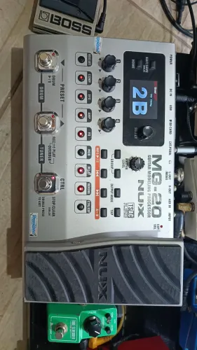 Pedaleira Nux MG20