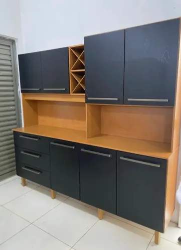 Armário de cozinha com entrega