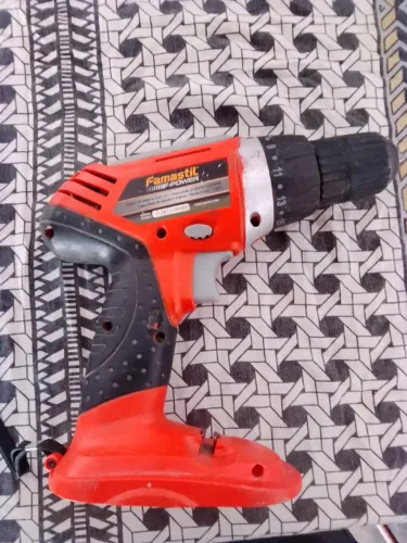 Furadeira Parafusadeira Bateria 9,6v 3/8 Bivolt Famastil com defeito