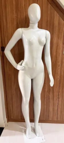 Manequim feminino adulto corpo inteiro