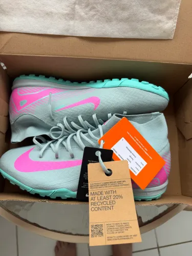 Tênis oficial da Nike, nunca usado!