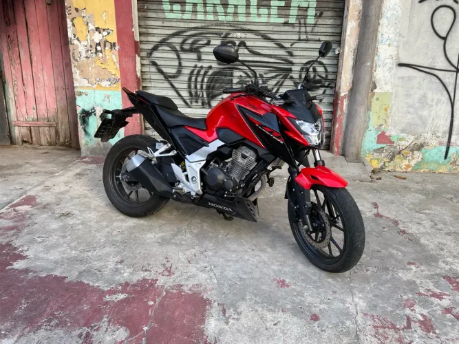 Vendo cb twister 2023 10mil km
