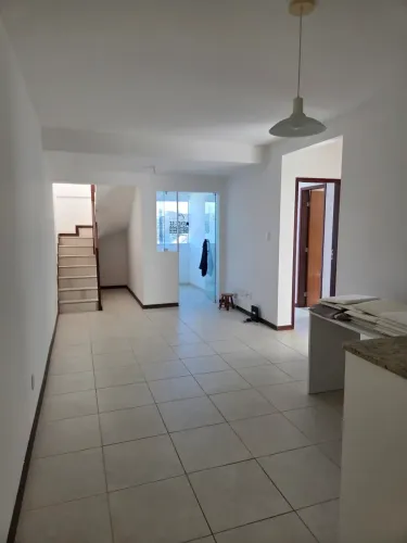 Cobertura a venda com 2/4 em Stella Maris