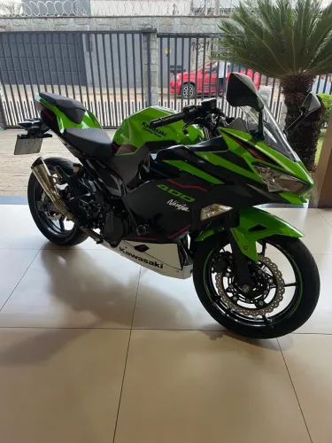 Kawasaki ninja 400 impecável