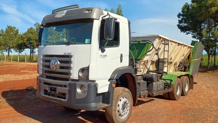 VW 31.390 COM APLICADOR DE CALCARIO APLICADOR DE CALCARIO