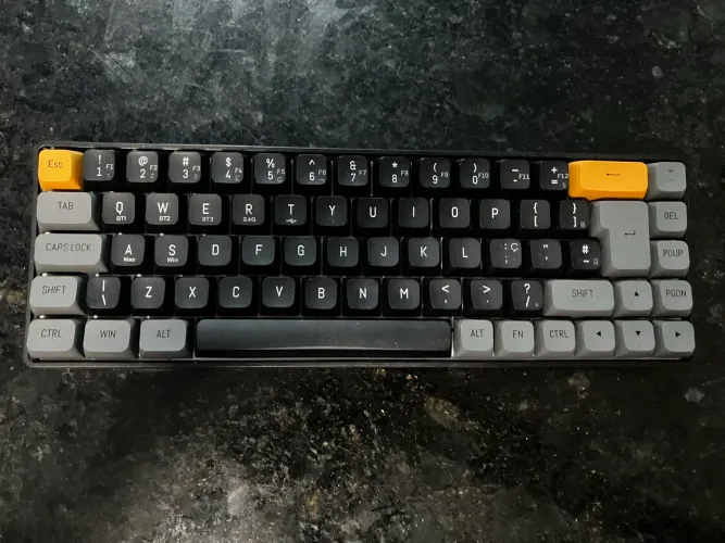 Teclado Mecânico Aigo DarkFlash GD68 - Bluetooth/USB/2.4GHz 3 meses de uso