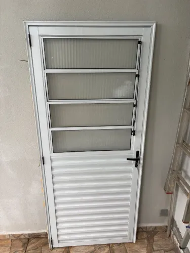 Porta Alumínio 2,10m x 90cm