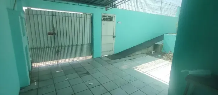 Casa para locação Pq. Laranjeiras/ 2 dorm./ Suíte/ Quintal/ Só 1.500,00