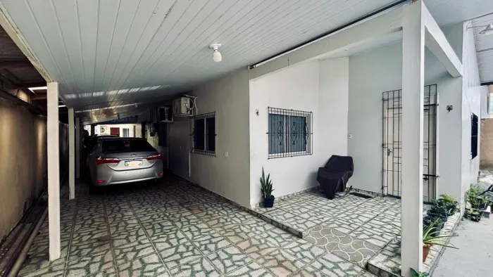 Excelente Residência com Piscina e Energia Solar