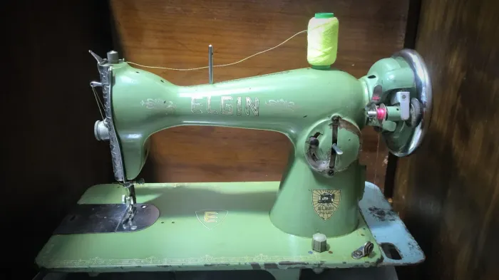 Máquina de Costura Antiga Elgin Verde Vintage - Para Decoração ou Coleção