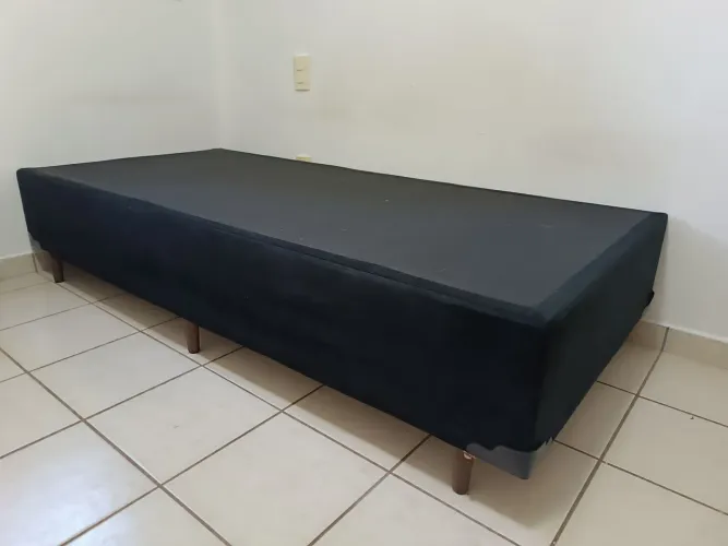 Base box solteiro pouco tempo de uso 