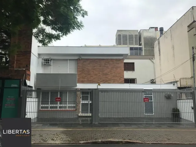 Casa comercial no miolo do bairro Menino Deus