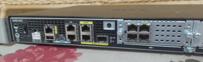 Roteador CISCO ISR4321 + ES2-4 - 4300 Series