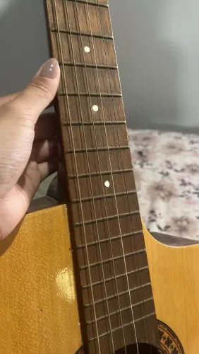 Violão semi novo