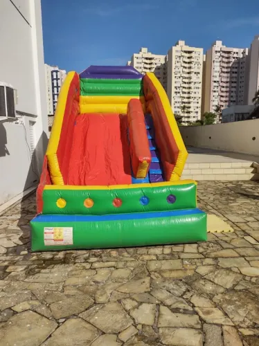 Vendo tobogã inflável 5m x 3m x 4m