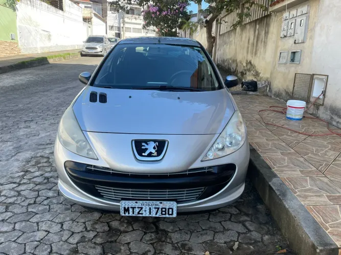 Peugeot 207 XR 1.4 Flex 8V 3P 2011