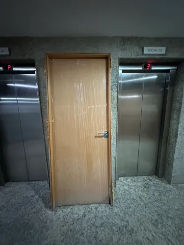 Vendo portas completas já com moldura e maçaneta