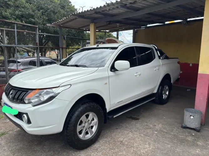 Mitsubishi L200 Triton Sport GLX 2.4 CD Diesel Mec. 2020