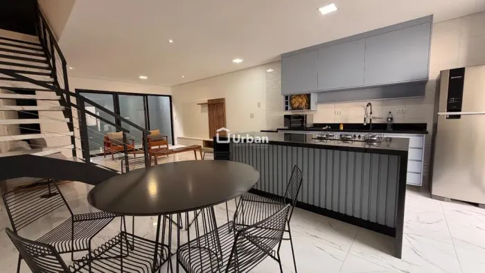 Casa para alugar em Cotia, Granja Viana, com 2 suítes, com 118 m², Condomínio Gran Loft
