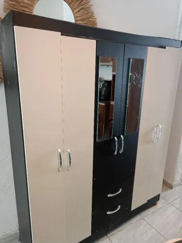 Guarda roupa 6 portas