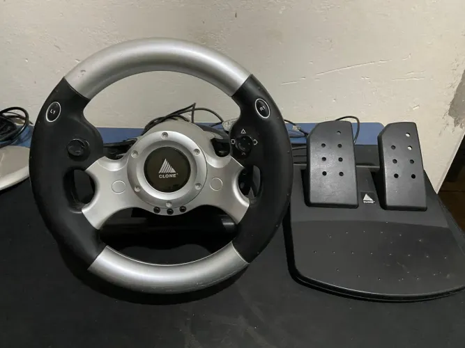 Volante e pedal da clone