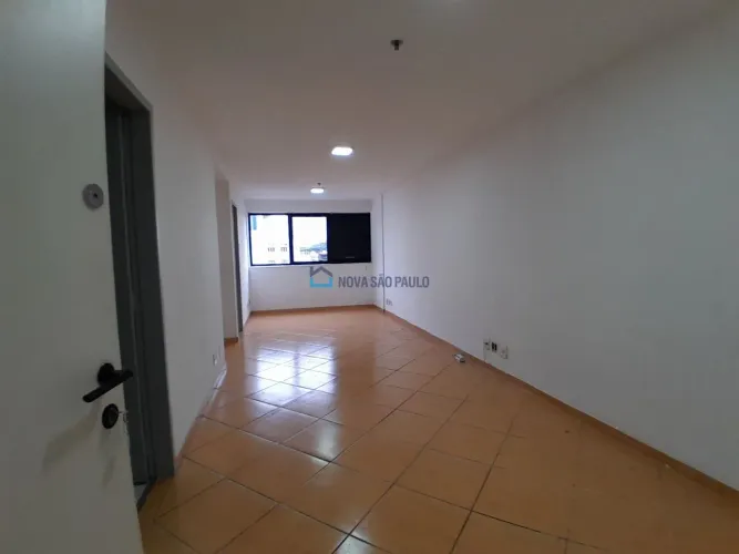 Conjunto comercial à venda na Vila Mariana - 2 salas e 1 vaga de garagem.