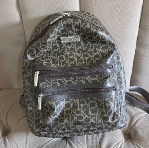 Mochila Calvin Klein Original Monograma Marrom (NOVA)