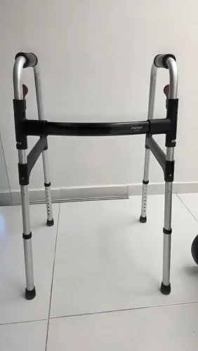 Andador com suporte de 130 kg