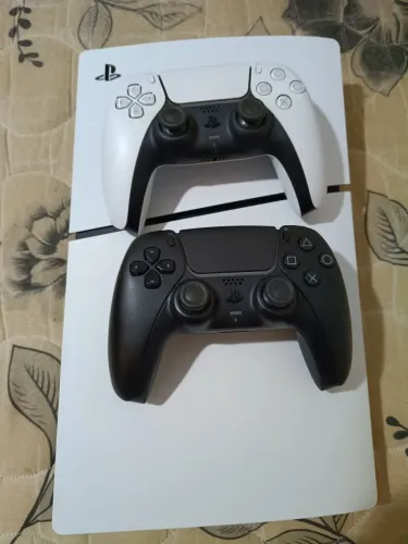 Playstation 5 edição digital com 2 controles