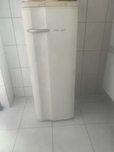 Vende - se , Geladeira