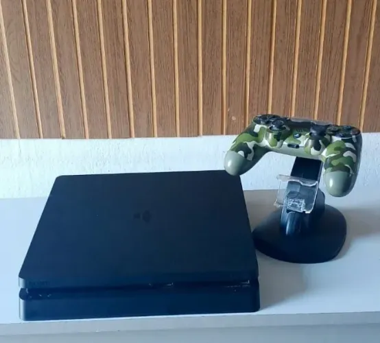 PS4 SLIM 500GB + 1 CONTROLE DUALSHOCK 4 + BASE DE CARREGAR