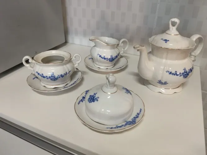 Conjunto antigo de café em porcelana