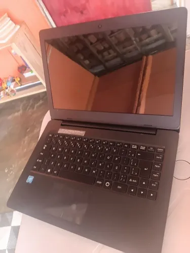 Notebook Positivo. 