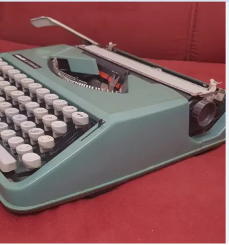 Maquina de escrever Olivetti Lettera Antiga