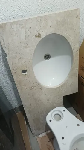 Bancada em pedra bege bahia + pia