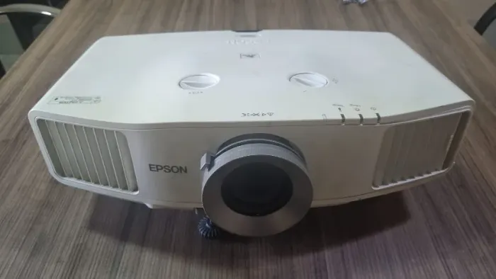 Projetor EPSON 6000 Lumens de Alta Definição