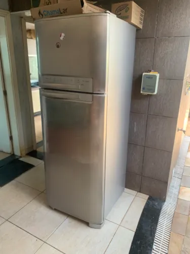 Geladeira Eletrolux 320L 