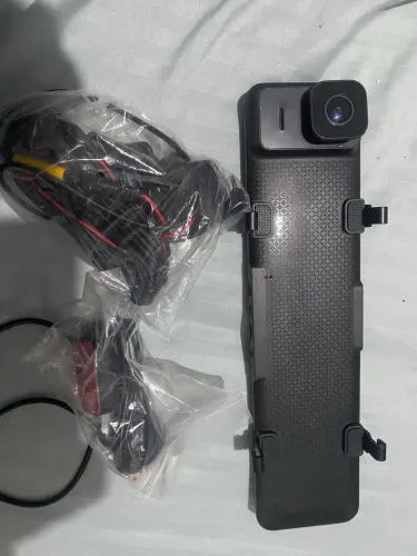retrovisor interno inteligente com câmera veicular (Dash Cam) da marca AZDOME.