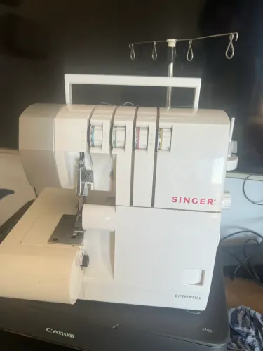 Máquina Overlock Singer Diferencial 4 Fios - Conservada