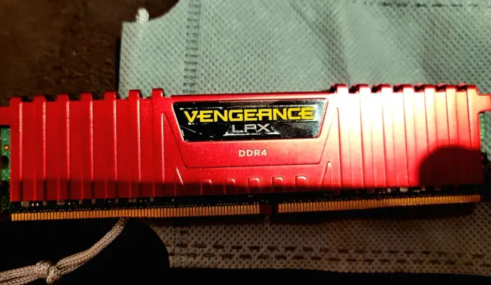 Memória RAM Corsair Vengeance 16GB DDR4