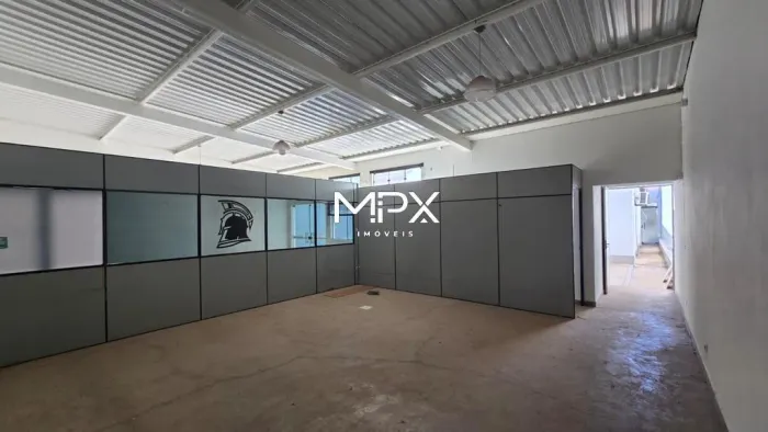 Casa comercial para alugar no bairro Vila Rezende em Piracicaba