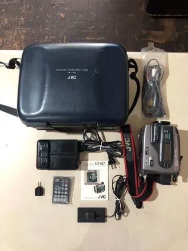JVC GR-SZ7U Super VHS-C - Anos 90 - Conjunto Original + Case Rígida Original